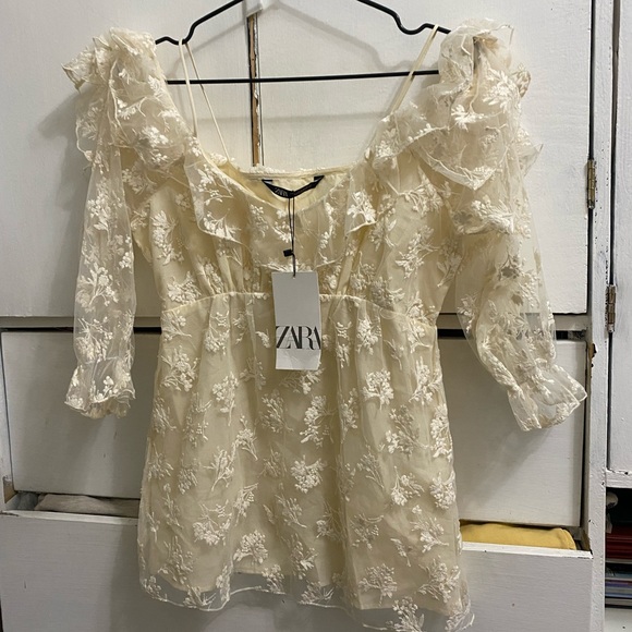 Zara Ivory Floral Lace Off the Shoulder Long Sleeves in Size S - Picture 5 of 10